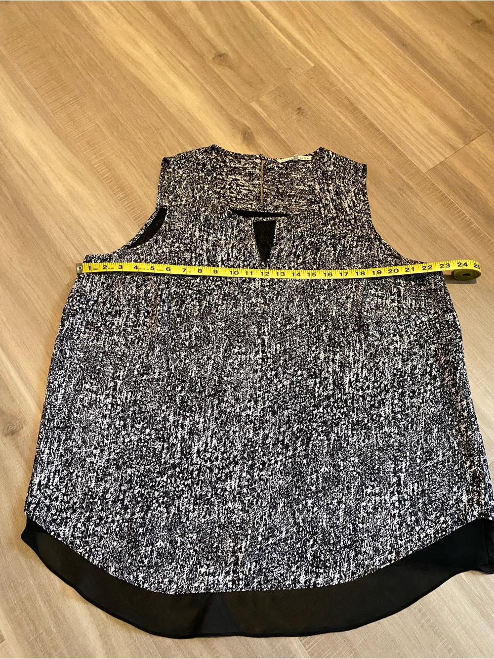 Violet & Claire Women’s Sleeveless Top - Picture 4 of 5